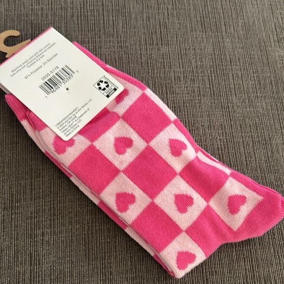 Pink Checkered Heart Crew Socks shoe size 4-10 - Picture 2 of 3